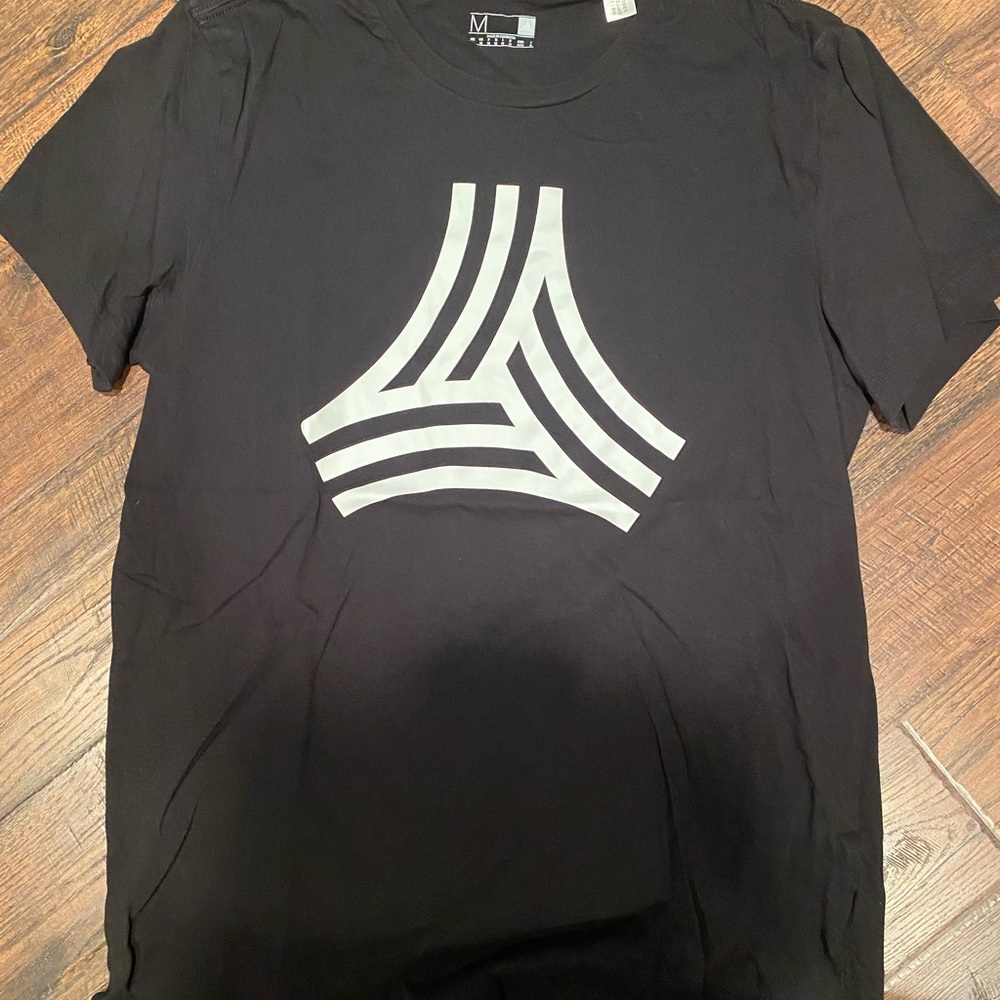 Men’s Adidas Black Tee Size Medium